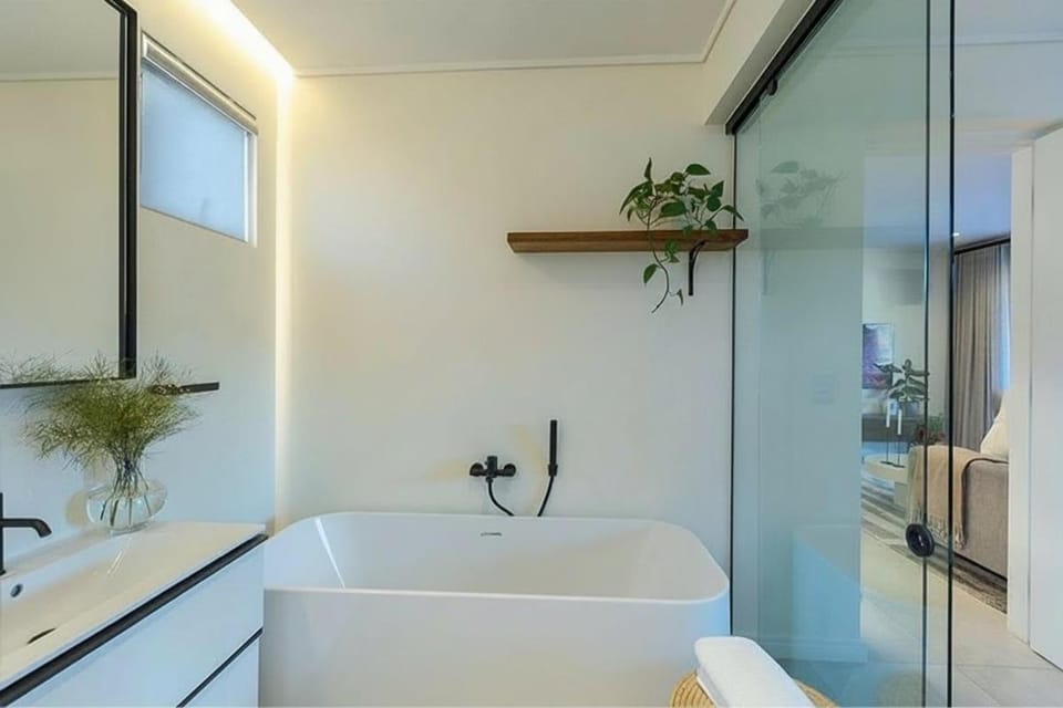 Luxury 2 bed apart- Padel court- Indoor-Outdoor pool-Gym Apartment in Sandton