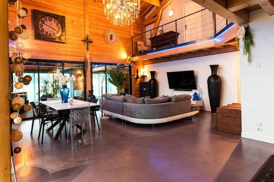 Nature lodge chalet piscine intérieur spa Villa in Auvergne-Rhône-Alpes