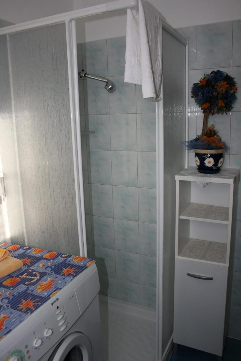 Bathroom, washing machine