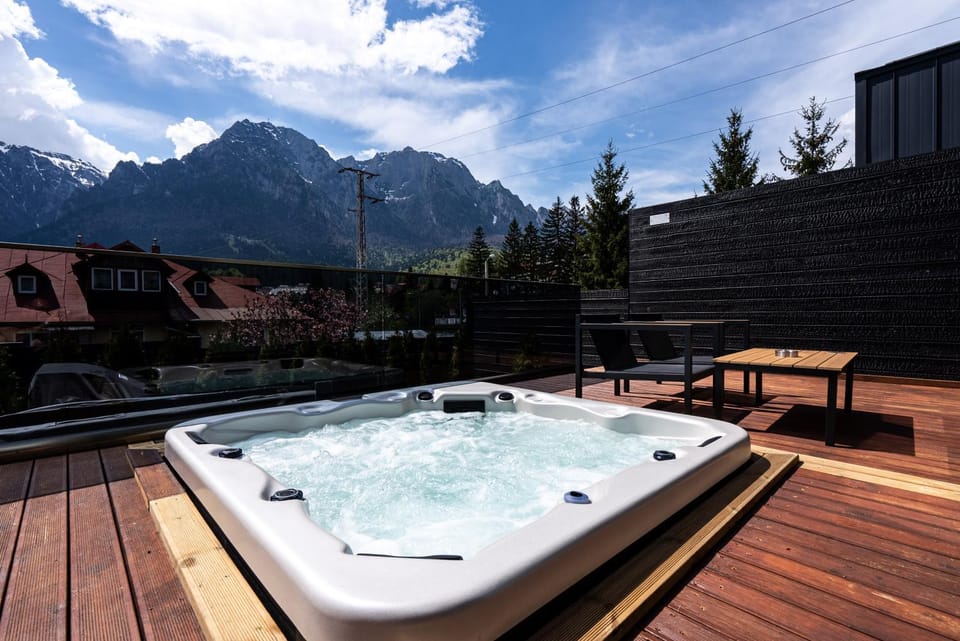 Day, Hot Tub, Mountain view