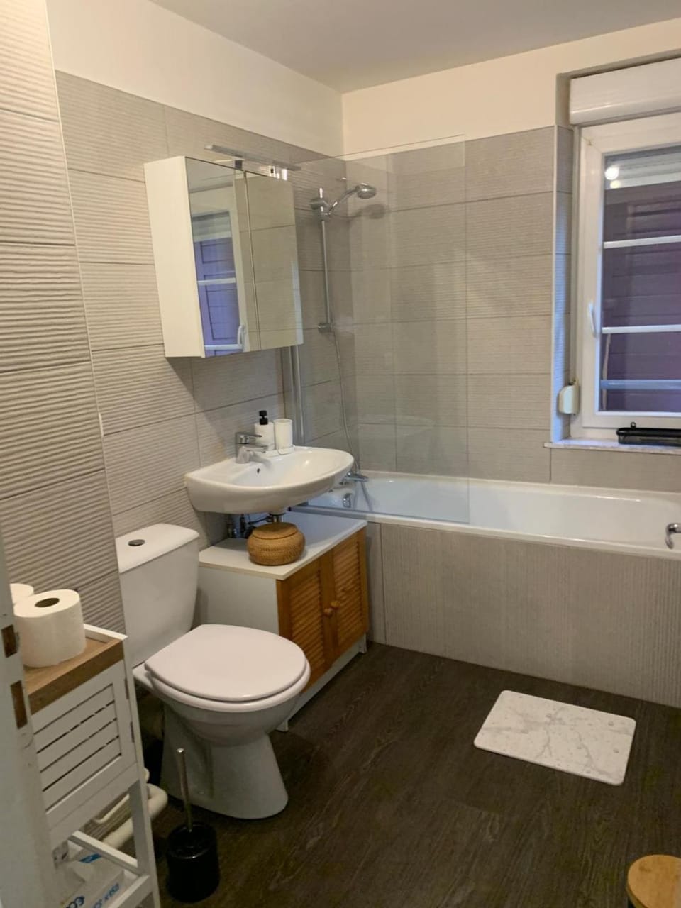 Shower, Toilet, Bathroom, Bath, towels