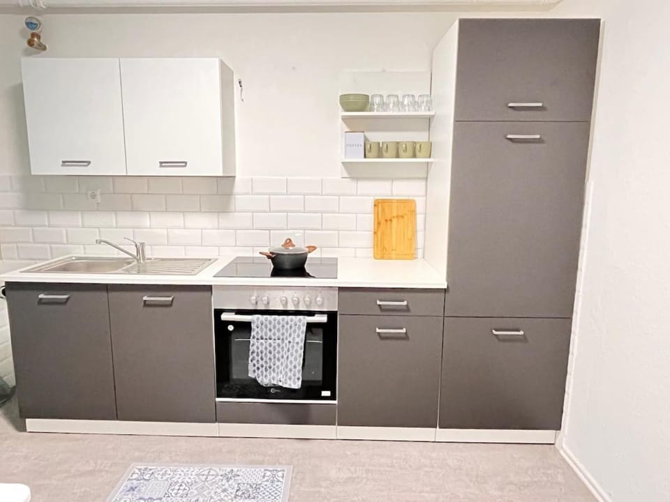 Kitchen or kitchenette, stove, stove, kitchen, kitchen