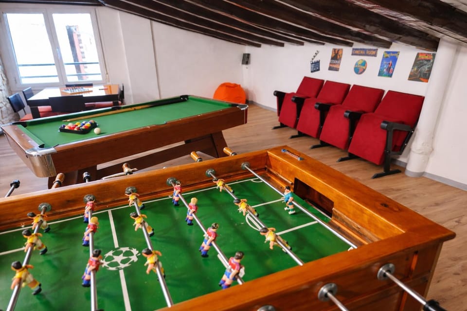 Billiard, Game Room