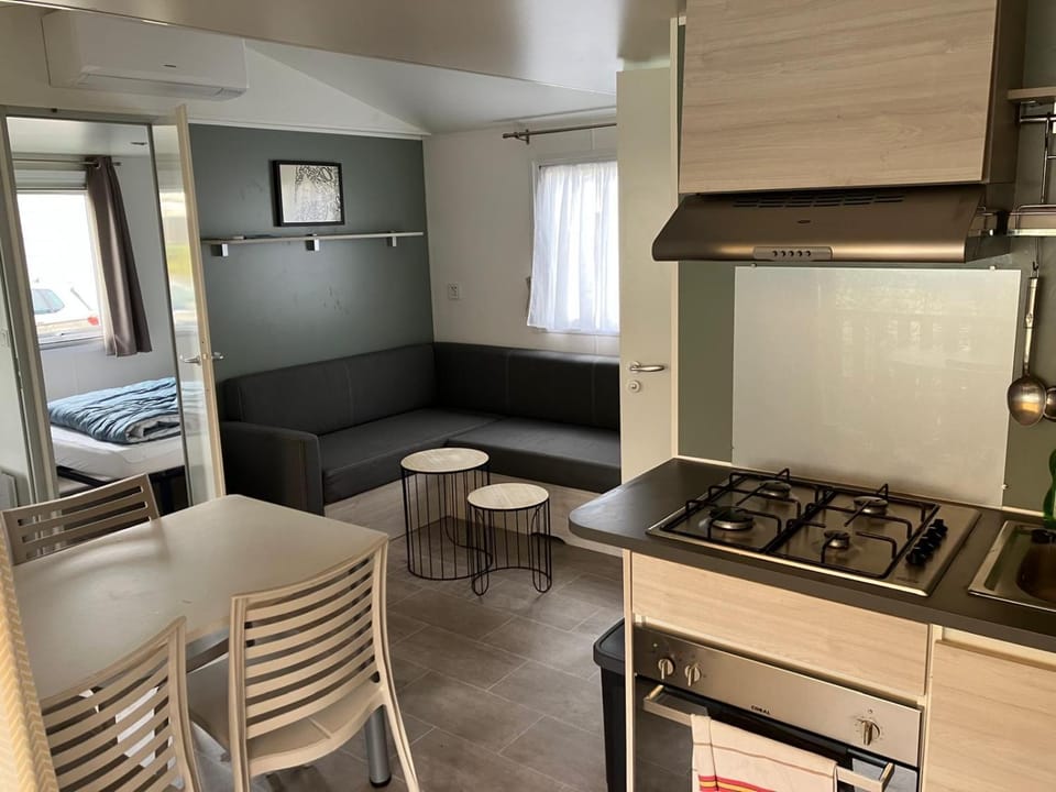 Kitchen or kitchenette, Living room, oven, stove
