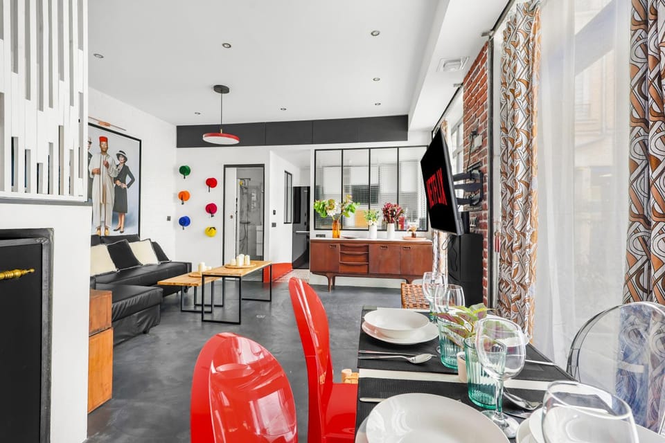 TV and multimedia, Living room, Seating area, Dining area