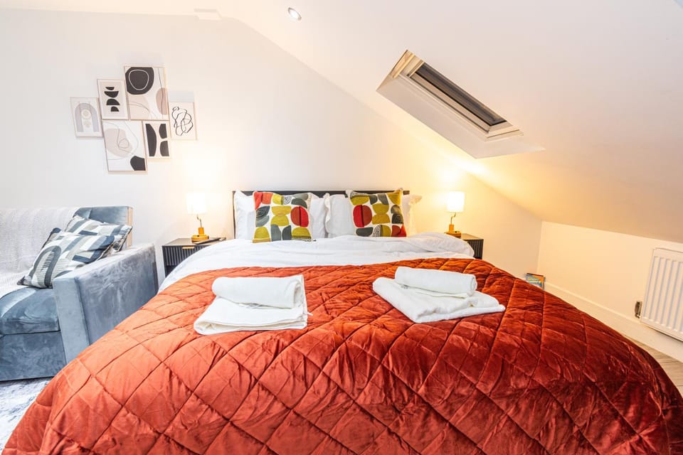 Tooting Broadway Studios, 5mins to Station Apartment in London