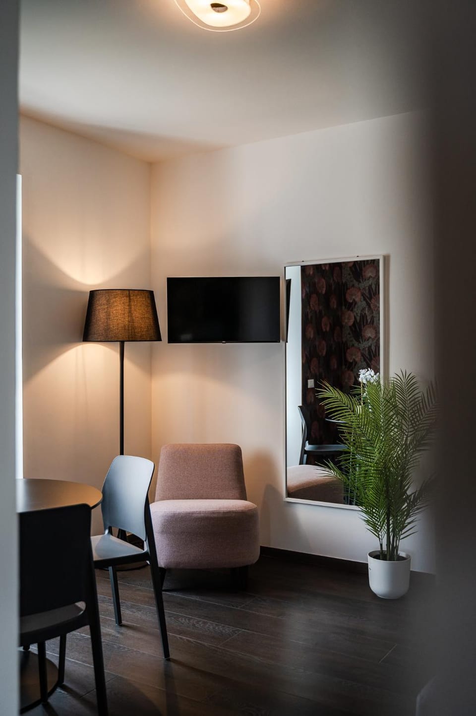TV and multimedia, Living room, Seating area