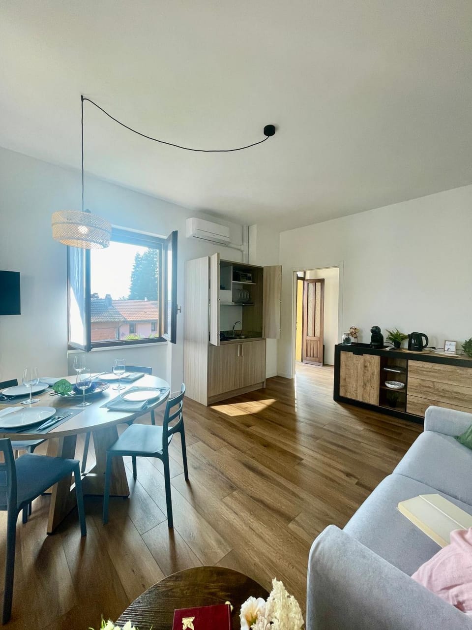 Day, Kitchen or kitchenette, Living room, Seating area, Time of day, oven, stove