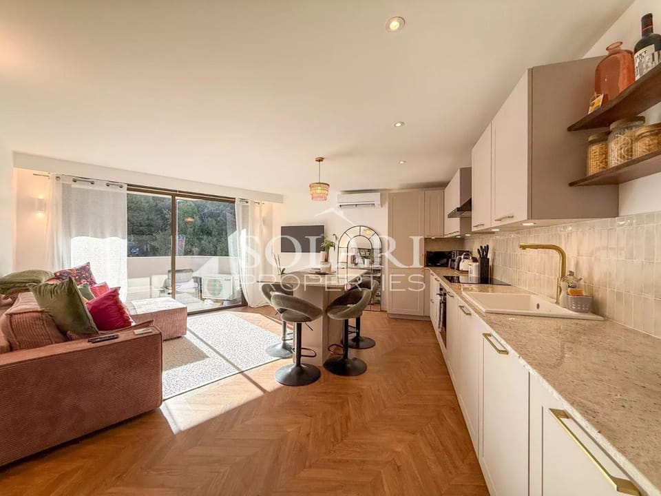 Renovated balcony sea view beaches on foot air conditioning Apartment in Mandelieu-La Napoule