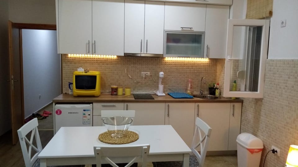 Laura apartman na plaži Apartment in Kotor Municipality