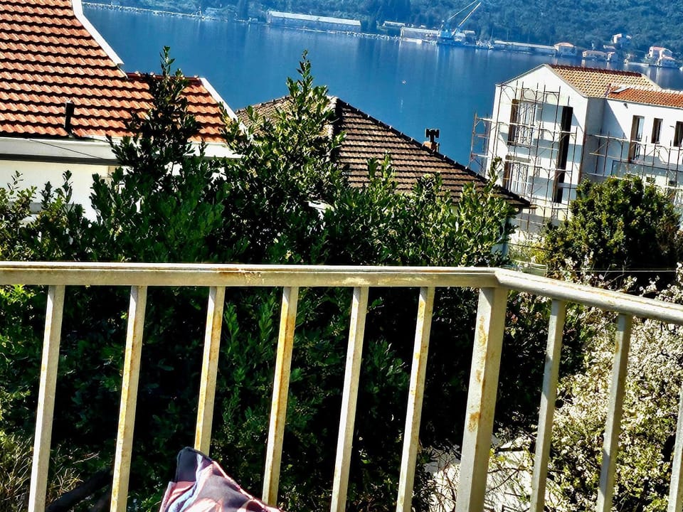 Laura apartman na plaži Apartment in Kotor Municipality