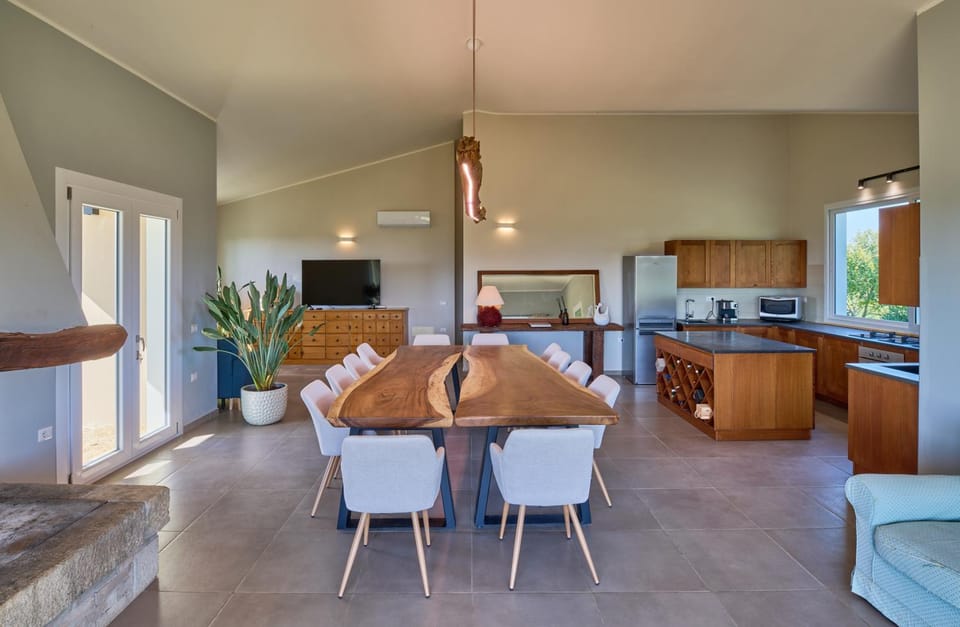 Living room, Dining area