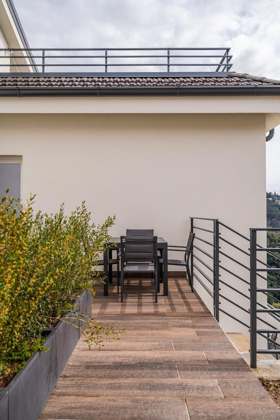 Property building, Patio, Day, Balcony/Terrace