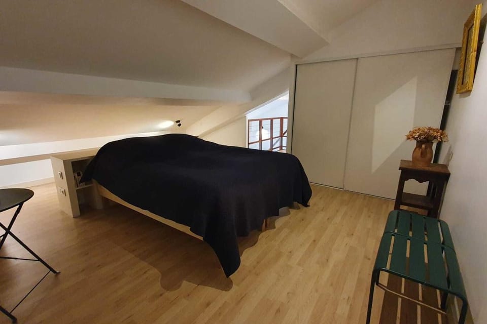 Duplex with balcony by the République tram stop Apartment in Marseille