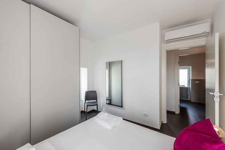 Bed, Photo of the whole room, Bedroom, wardrobe, air conditioner