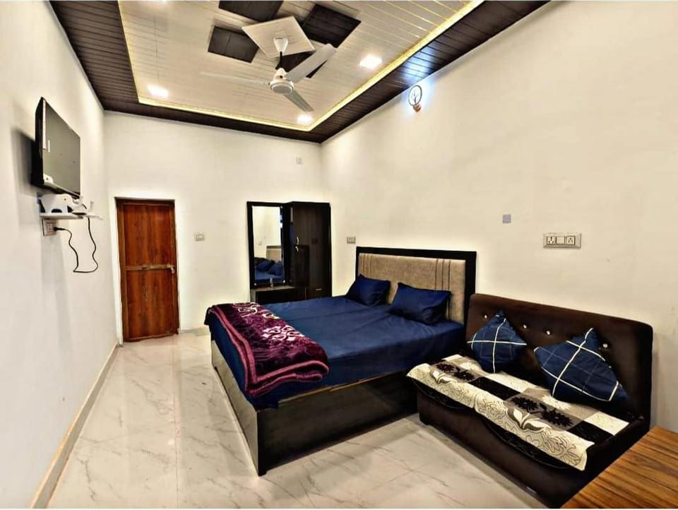 Bedroom, room service, air conditioner