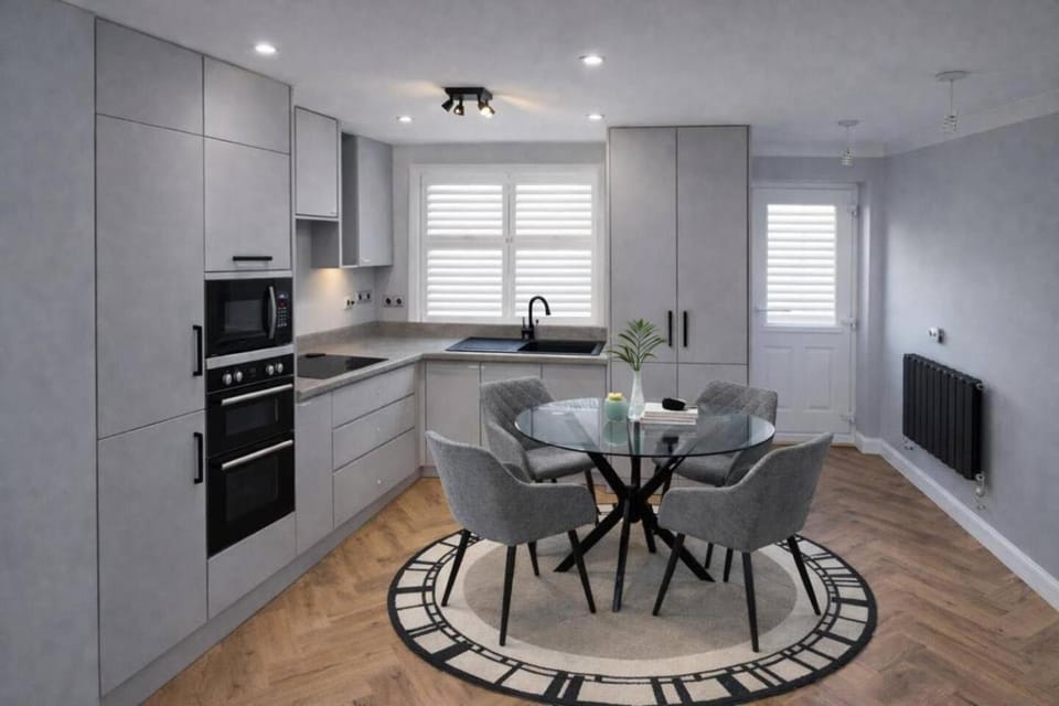 Spacious 3BR Home in Spalding | Parking for Vans House in Spalding