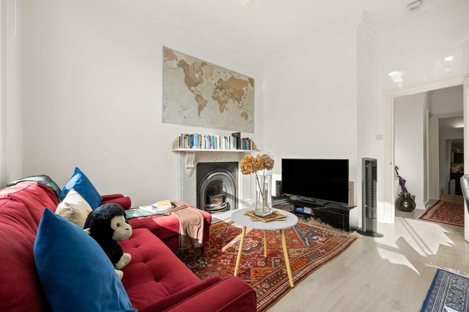 Stylish 2 Bed Flat in Earls Court Apartment in City of Westminster