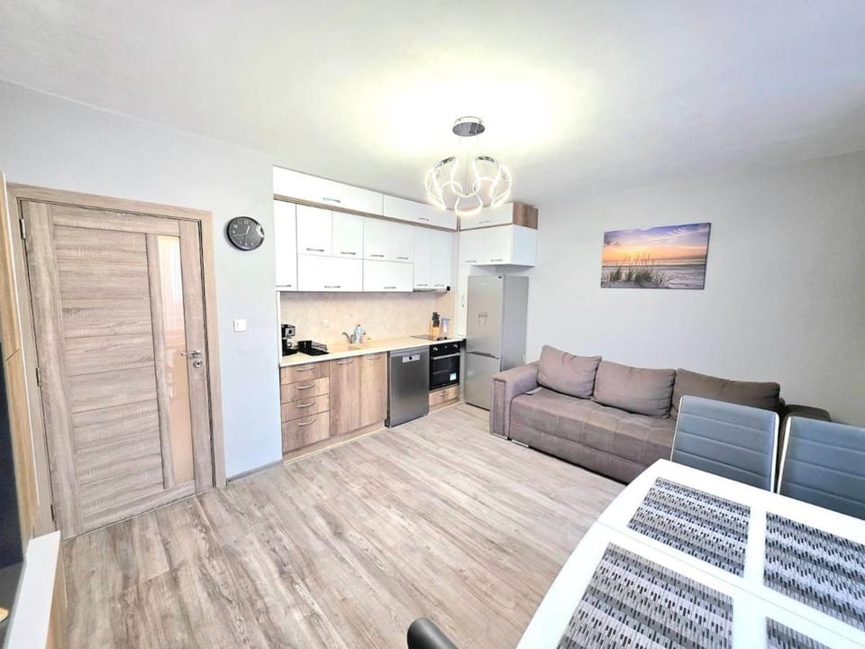 Kitchen or kitchenette, Living room, Seating area, Dining area, oven, stove