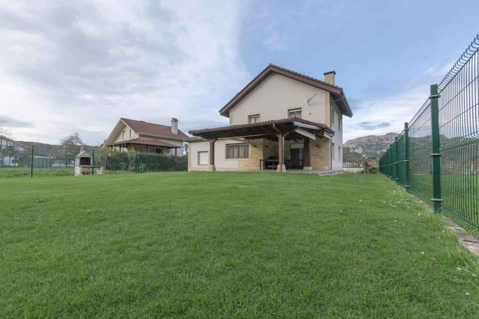 Villaloaz Villa in Cantabria