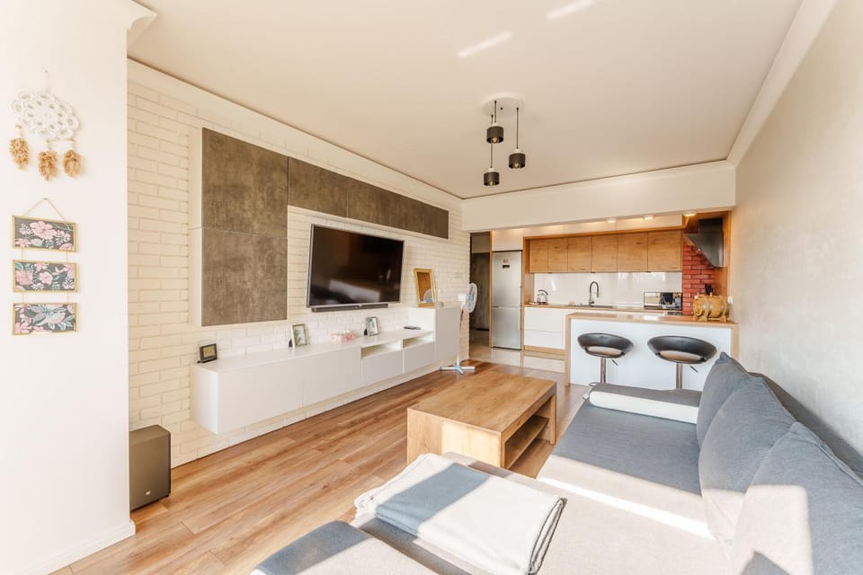 TV and multimedia, Kitchen or kitchenette, Living room, Seating area, Dining area
