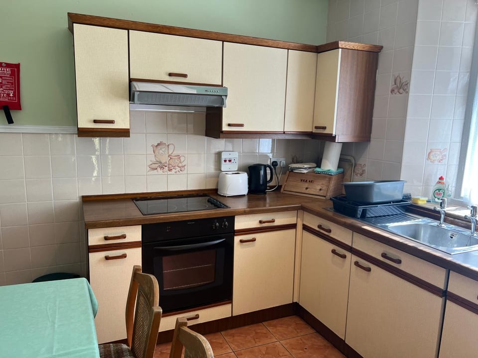 Kitchen or kitchenette, oven, pet friendly