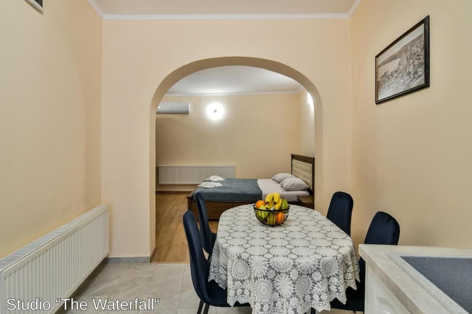 Bed, Living room, Photo of the whole room, Seating area, Dining area, Bedroom