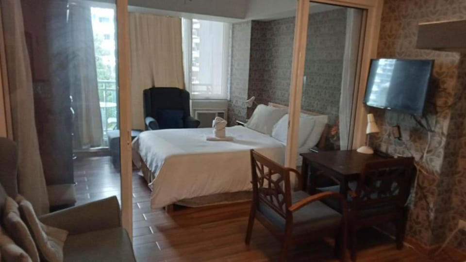 Azure Urban Resort a16 Wavepool near airport Apartment in Paranaque