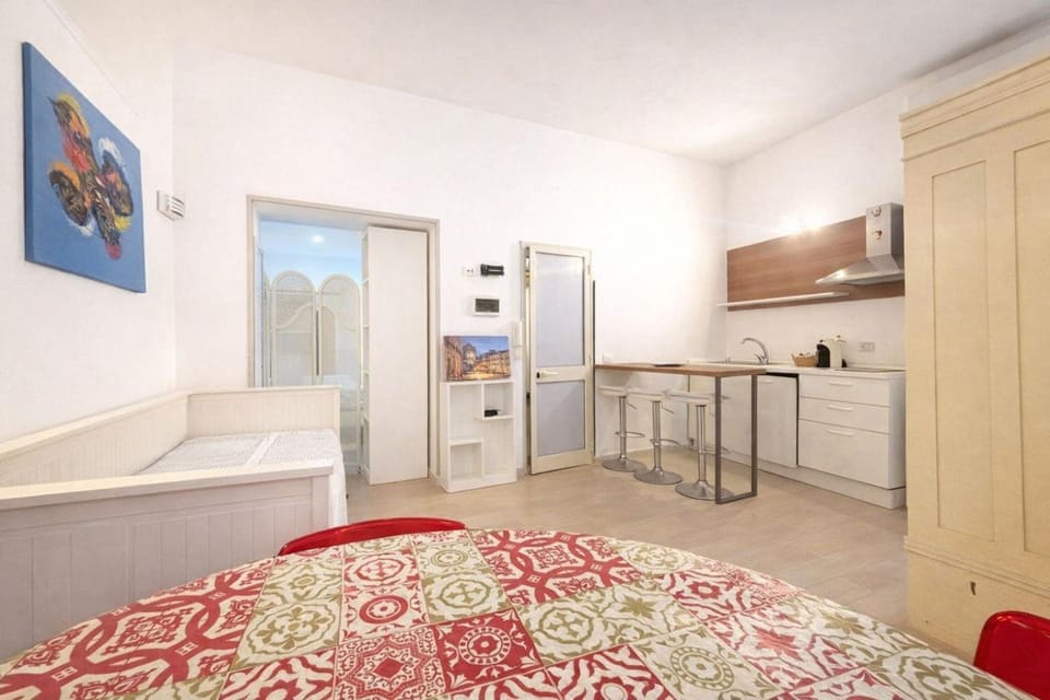 Kitchen or kitchenette, Photo of the whole room, wardrobe