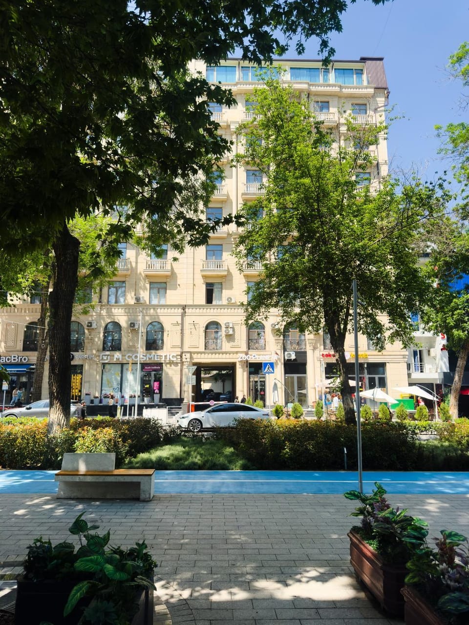 Central one new apartments - panoramic skyline & boulevard Apartment in Europe