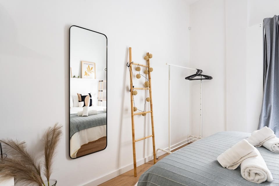 Bed, Photo of the whole room, Decorative detail, Bedroom, towels