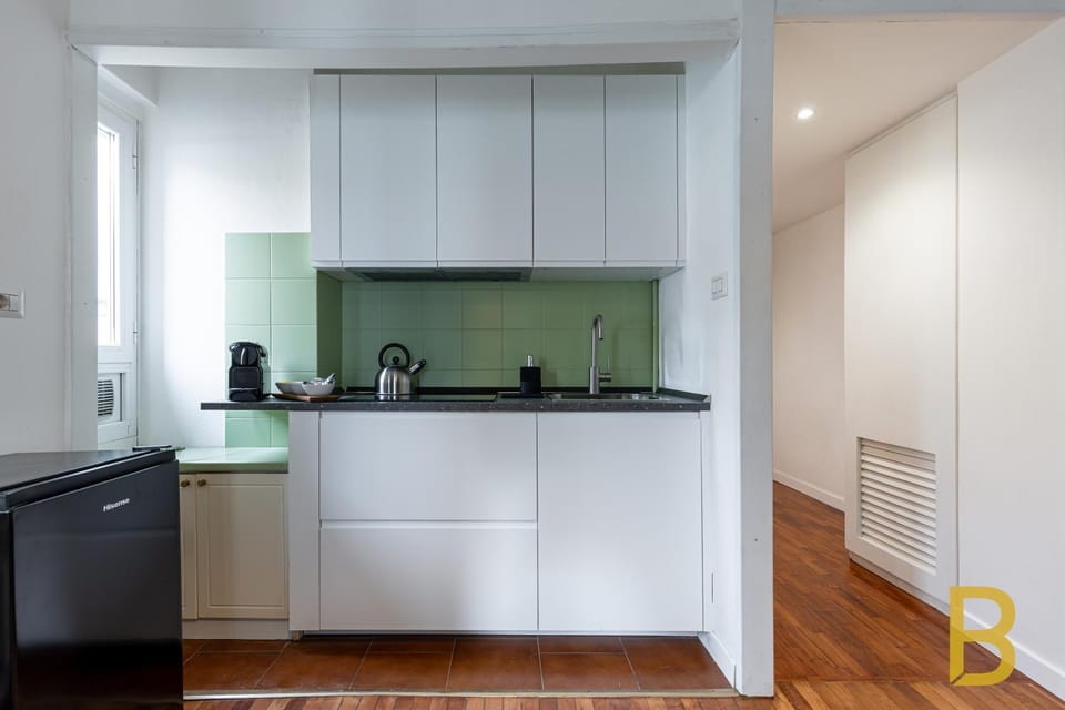 Coffee/tea facilities, Living room, Dining area, stove, kitchen