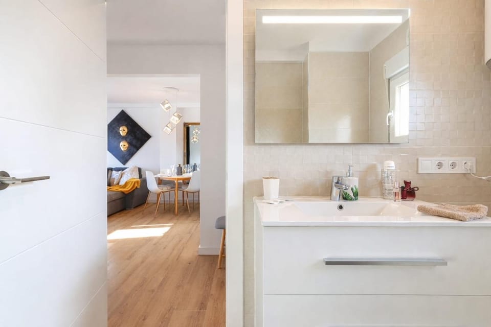 Bathroom, towels