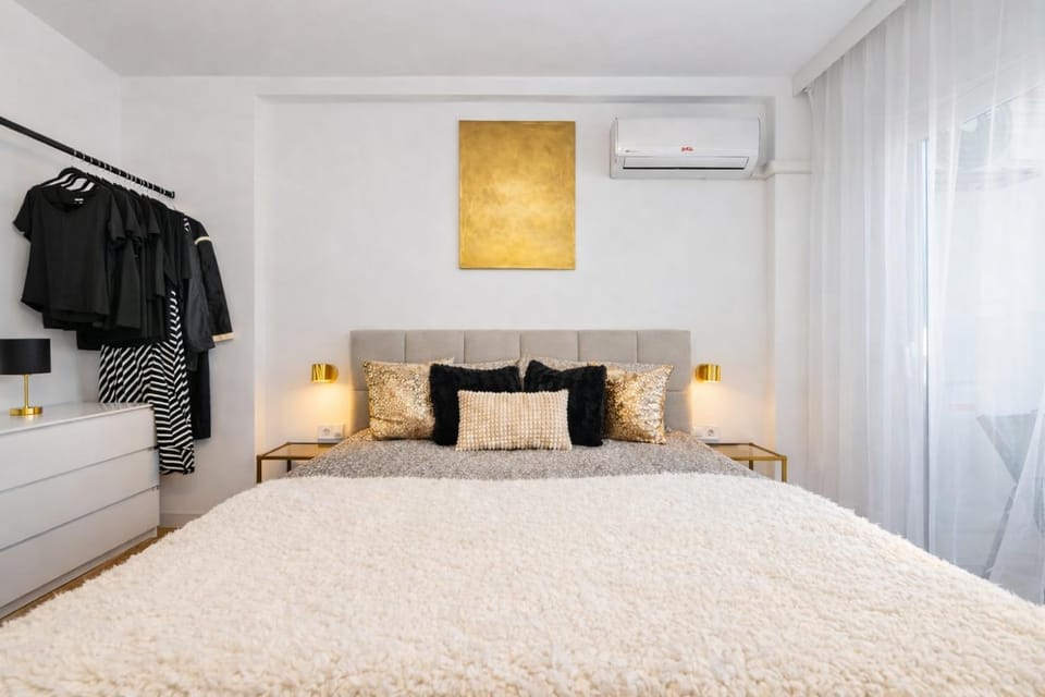 Bed, Bedroom, wardrobe, air conditioner