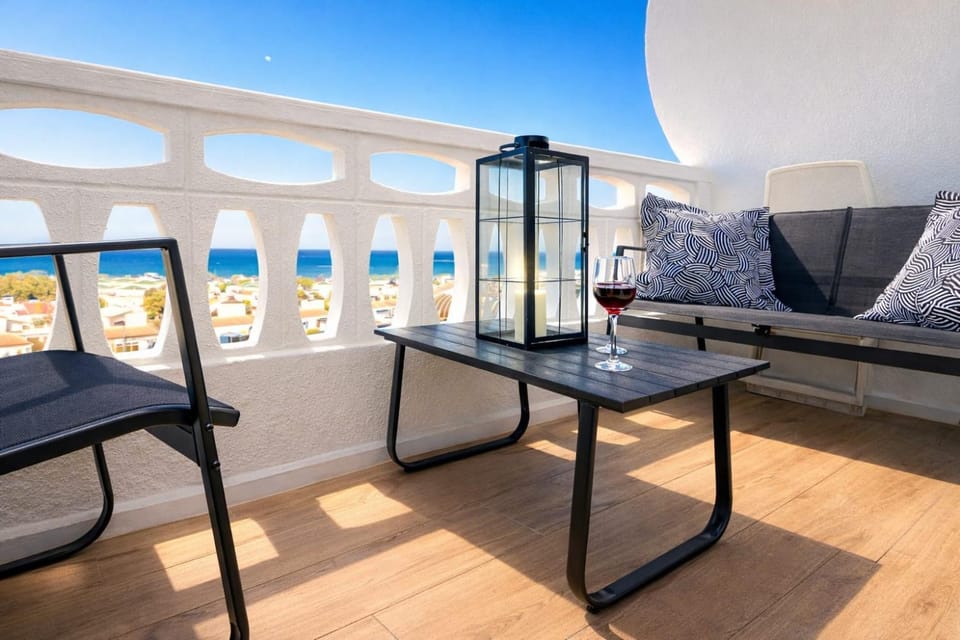 Natural landscape, View (from property/room), Balcony/Terrace, Seating area, Sea view