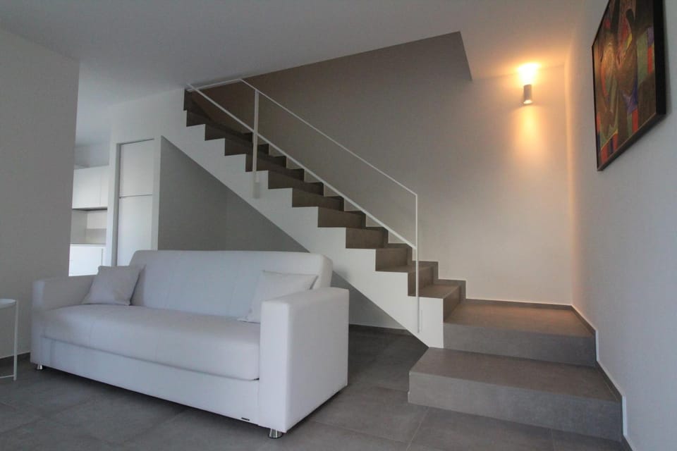 Day, Living room