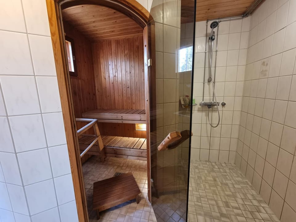 Shower, Sauna
