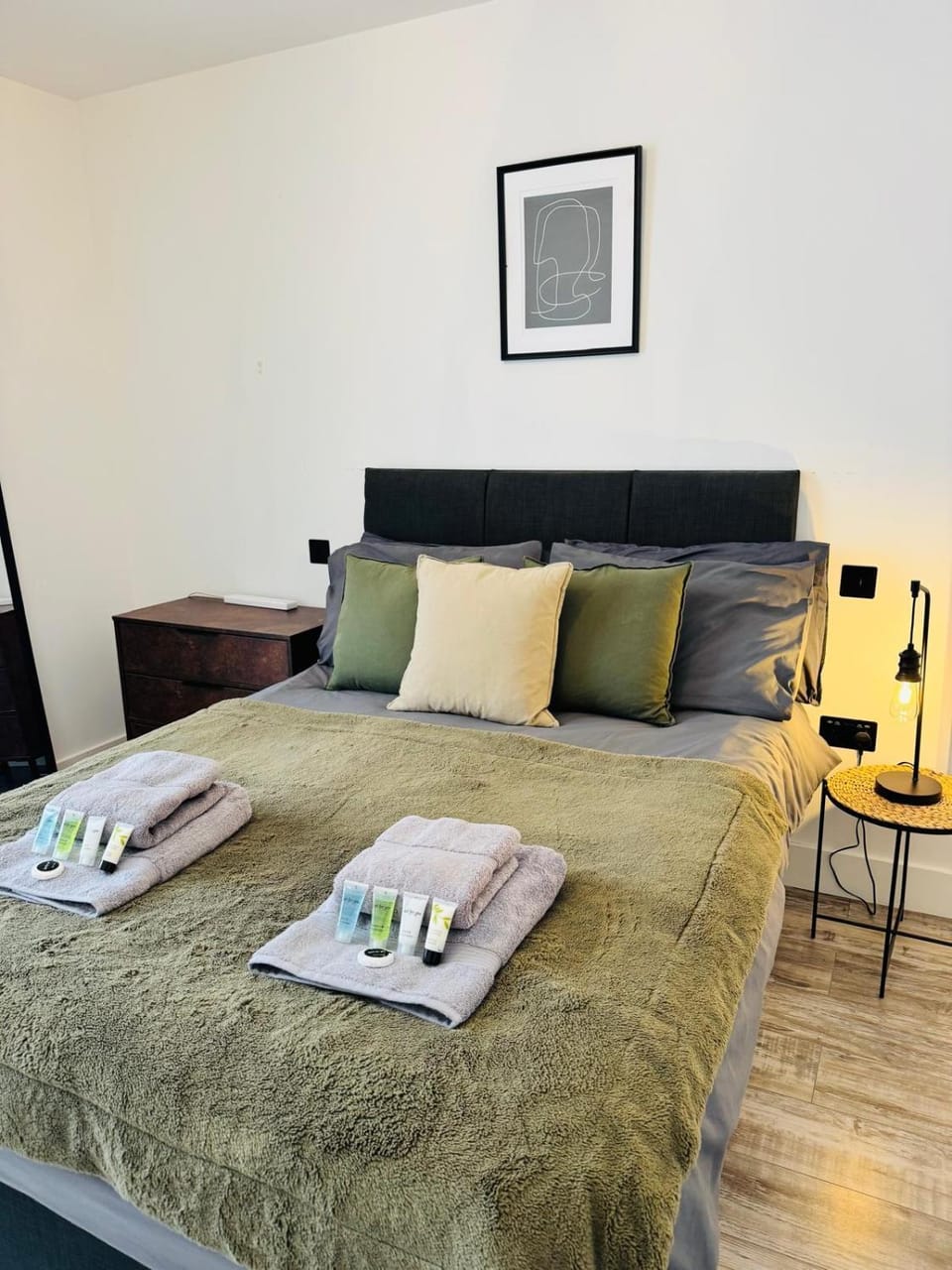 Luxury Executive Apartment for Corporate & Holiday Stays Apartment in Swindon