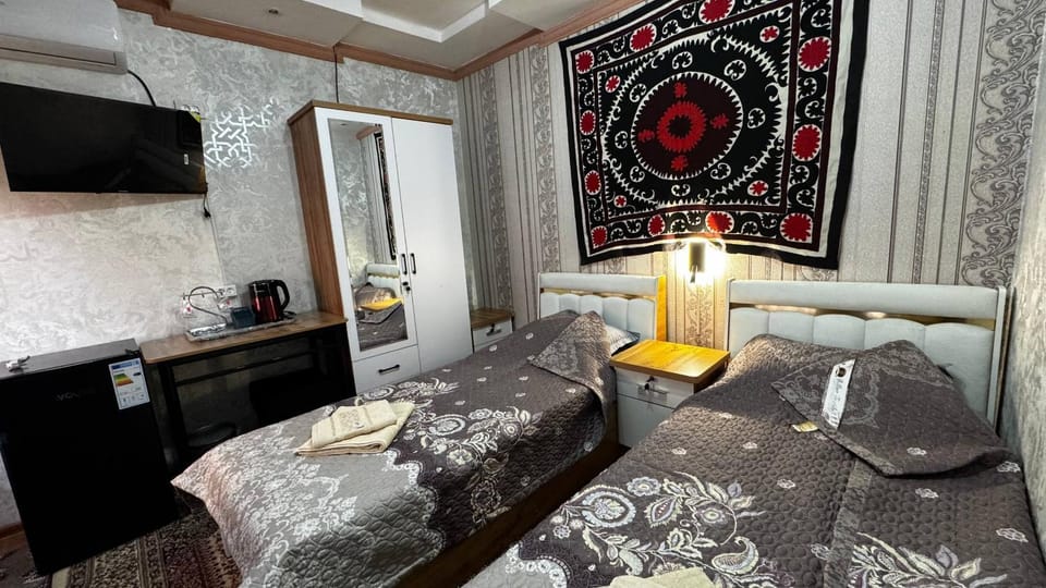 Bed, TV and multimedia, Photo of the whole room