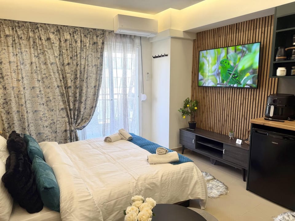Green Orchid Modern Studio near Metro & Free Parking Apartment in Thessaloniki