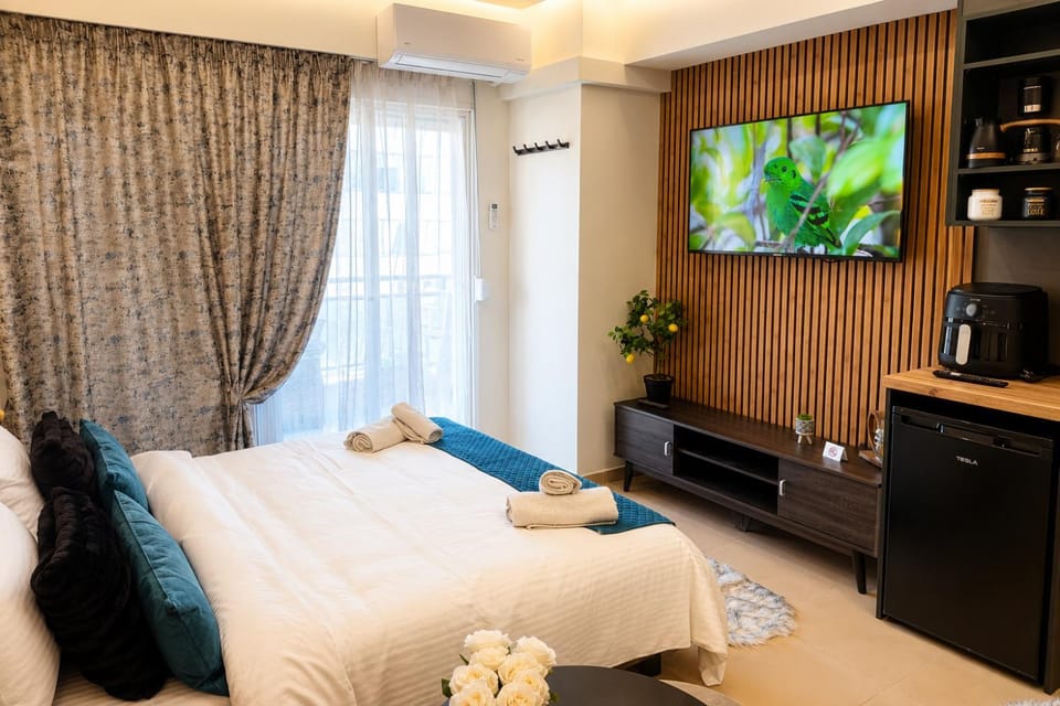 Green Orchid Modern Studio near Metro & Free Parking Apartment in Thessaloniki