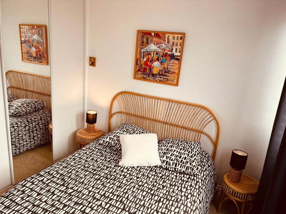 Bed, Bedroom