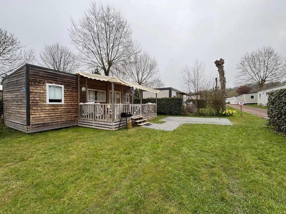 Houlgate - 351 - Mobilhome BASIC 3 chambres 6 personnes Camping 5 étoiles Campground/ 
RV Resort in Houlgate