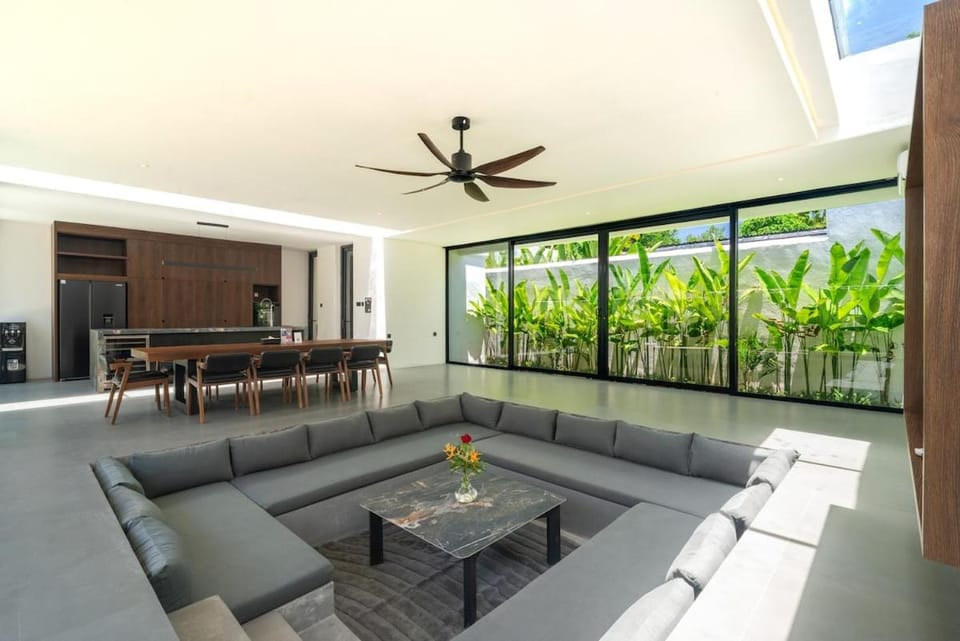 Living room, Seating area, Dining area