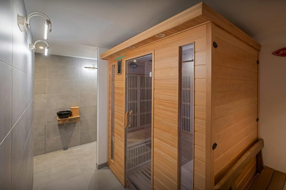 Sauna, Area and facilities