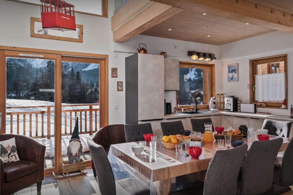 View (from property/room), Kitchen or kitchenette, Dining area