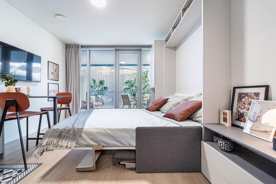 Bed, Living room