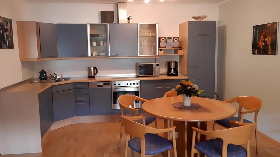 Property building, Kitchen or kitchenette, Living room