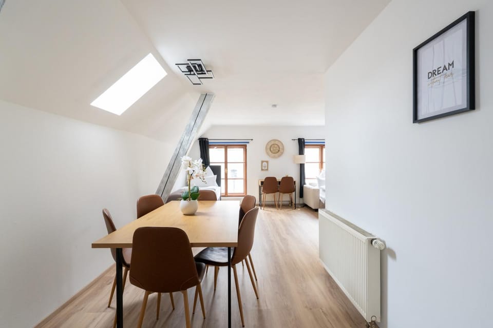 Bed, Living room, Photo of the whole room, Seating area, Dining area