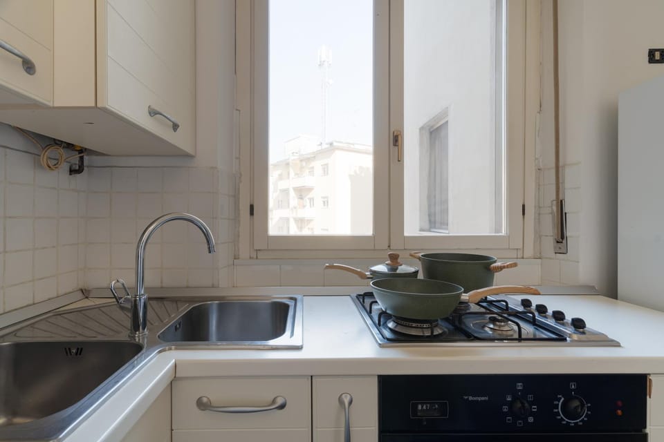 Kitchen or kitchenette, dishwasher, stove